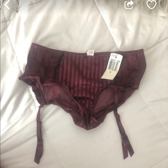 Lingerie small - Picture 3 of 3